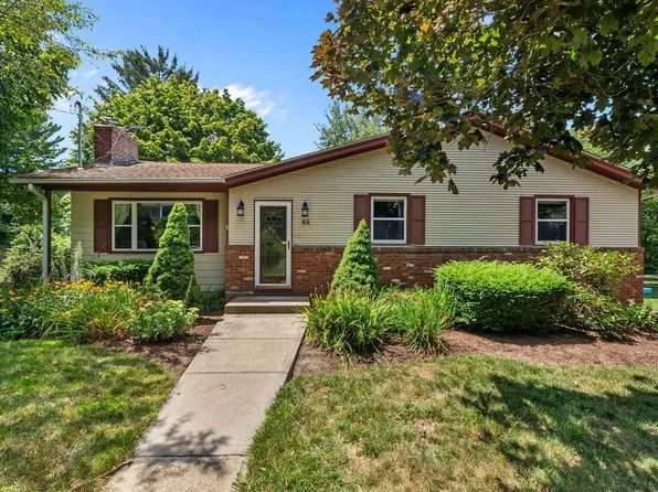 83 Quaker Dr, West Warwick, RI 02893