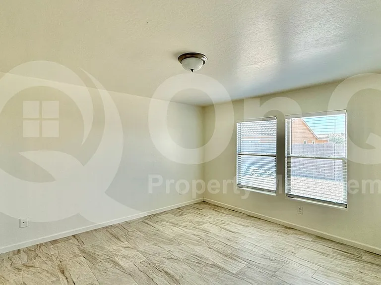 1081 W Palo Verde Ave — Photo 9