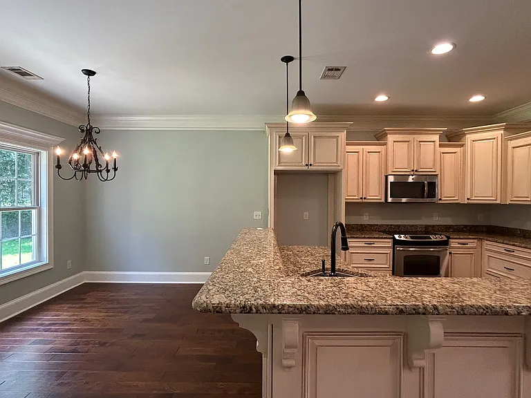 389 Chastain Cir — Photo 17