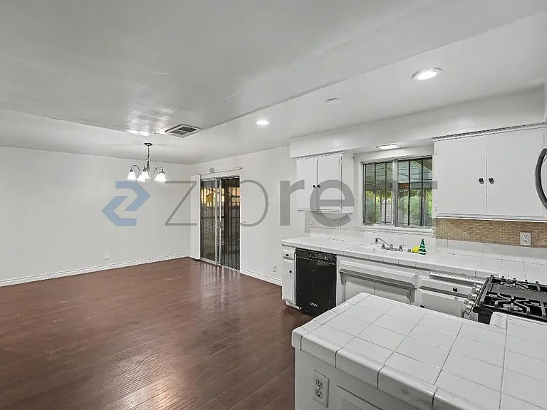 766 E Pillsbury St — Photo 10