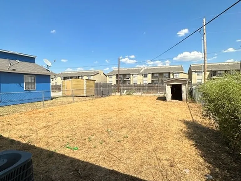 1041 Presidio Dr — Photo 11