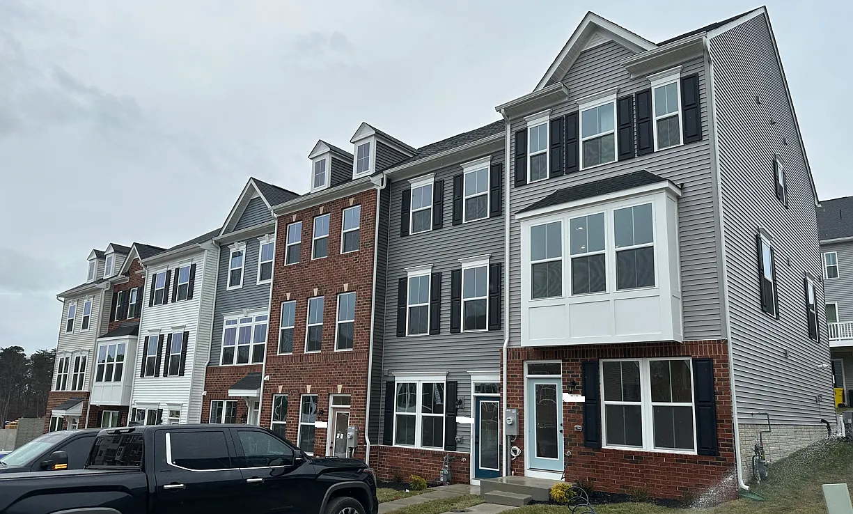 3 bed, 3.5 bath, 1920 sqft, $5,000 — Photo 1