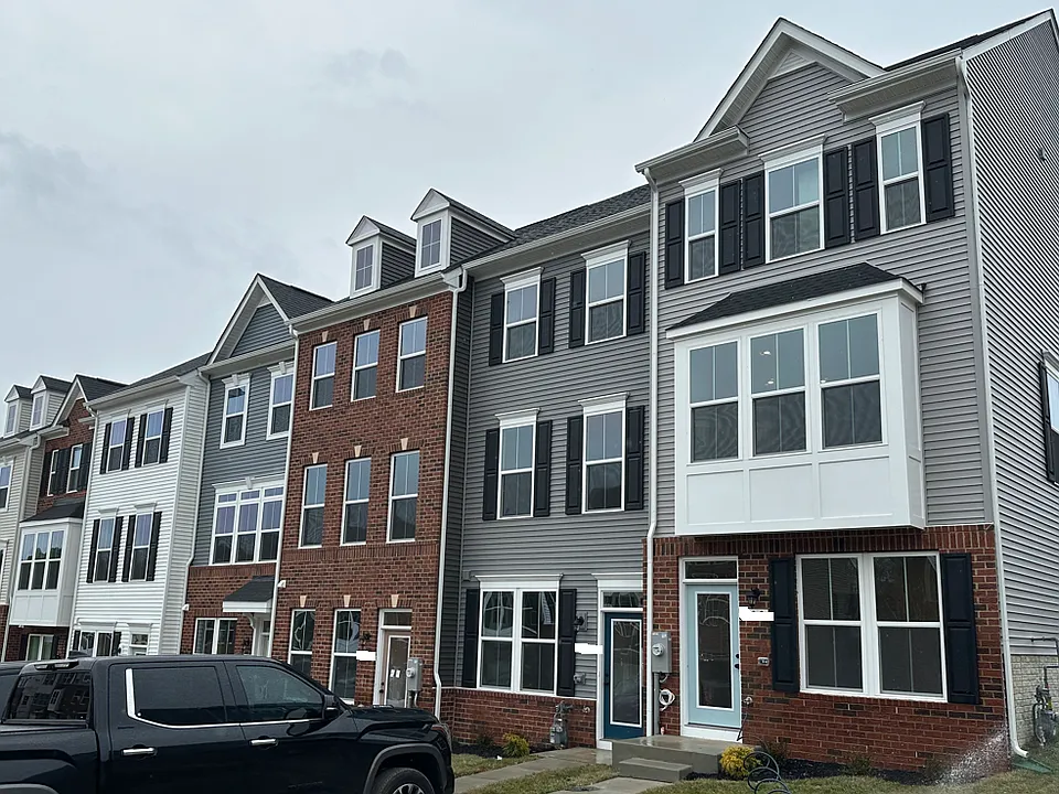 128 Woodgate Cir