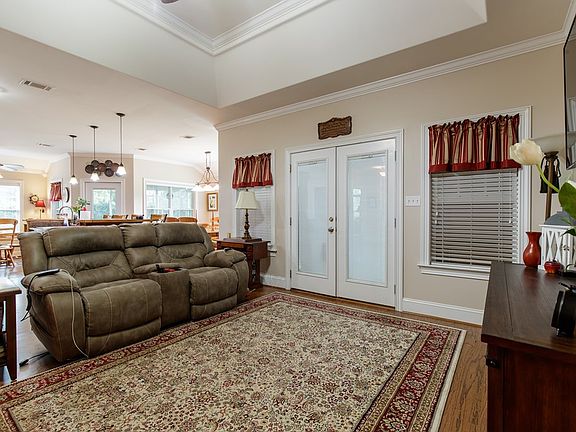 4th image of 4201 Meredith Dr