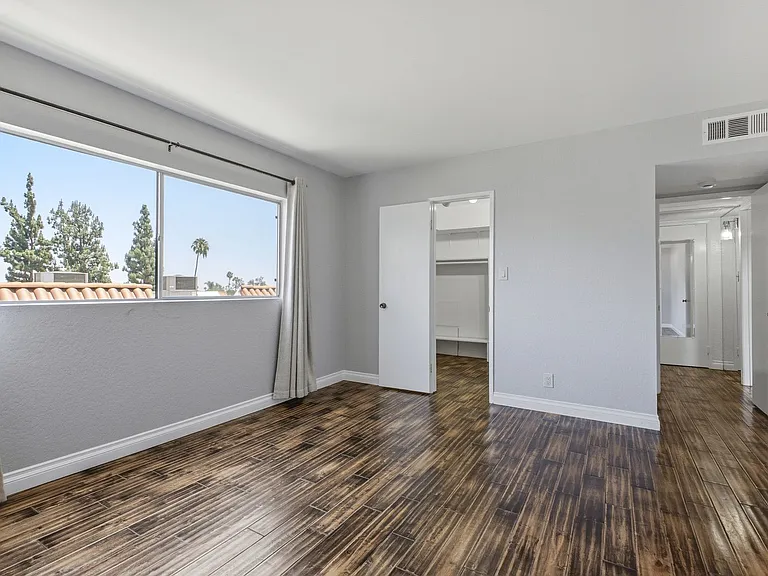 2444 E Del Mar Blvd #305 — Photo 6