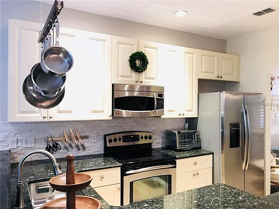 4th image of 24 Canterbury Bell Dr