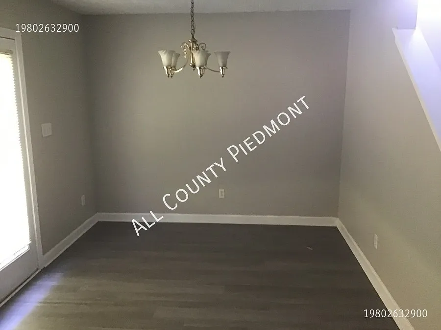 3 bed, 2.5 bath, 1695 sqft, $1,795 — Photo 3