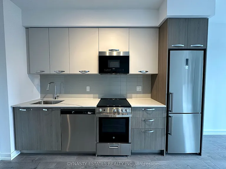 75 James St S #411 — Photo 10