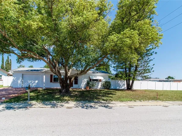 8105 Winthrop Dr, Port Richey, FL 34668
