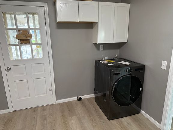 3rd image of 4481 Broadway Ave