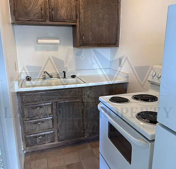 706 Downey St #28 — Photo 4