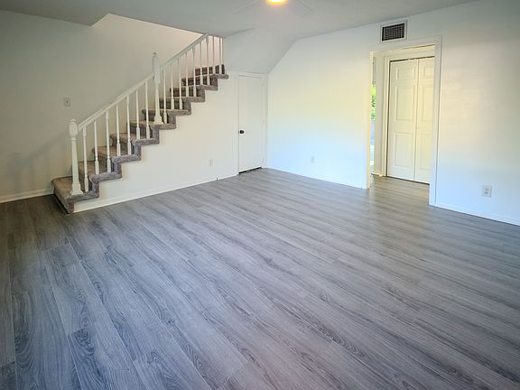 4th image of 5738 Woodleaf Dr NE