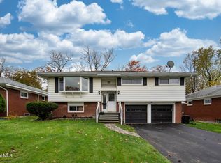 36 Farley Dr, Rensselaer, NY 12144