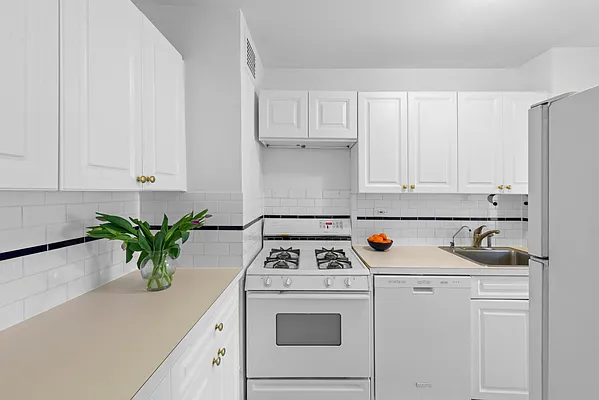 Sold by Compass | media 9