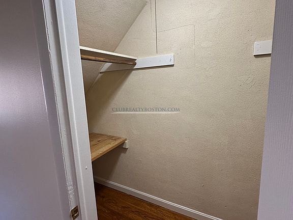 4th image of 21 Oxford Cir #21
