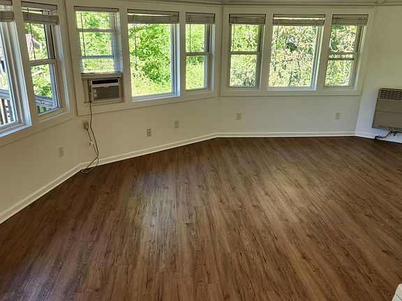3rd image of 25 Howland Rd #R13