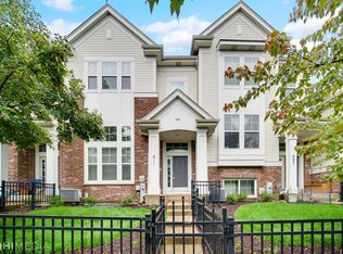 611 Grosvenor Ln, Aurora, IL 60504