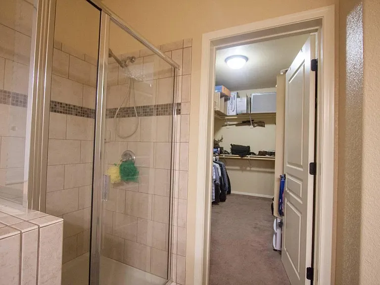 Shower/Walk-in Closet