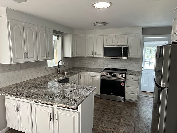 5th image of 121 Pine River Dr