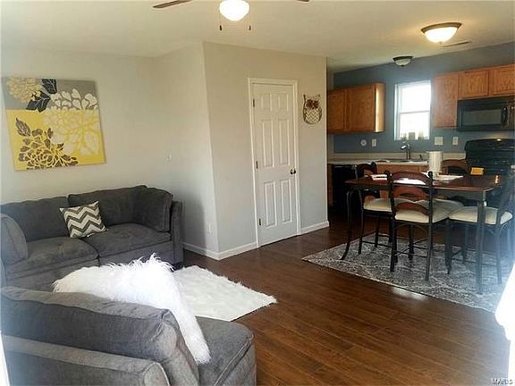 Open floor plan with living room and kitchen/dinning