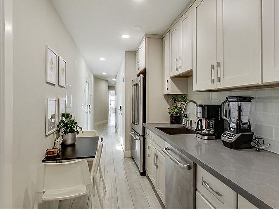 5th image of 1454A S Van Ness Ave #2