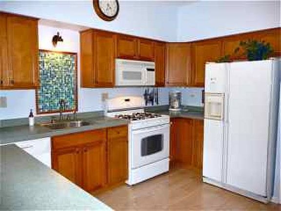 Kitchen towards corner