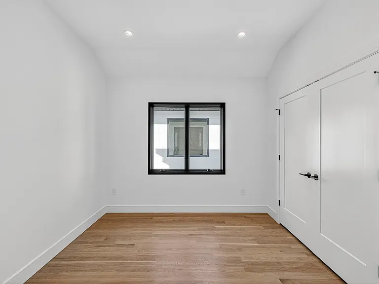 504 2nd St #A — Photo 26