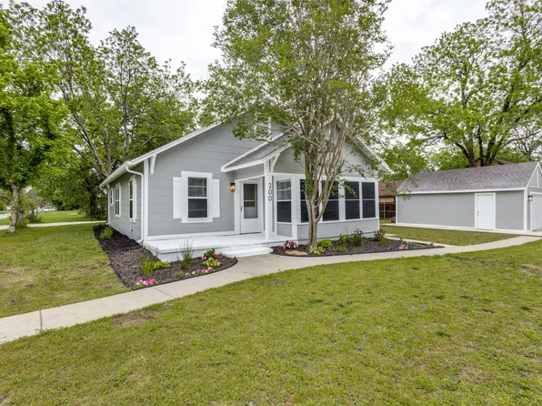 200 E Walcott St, Pilot Point, TX 76258