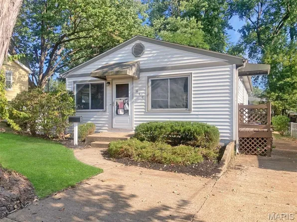 640 Clover Ln, Saint Louis, MO 63126
