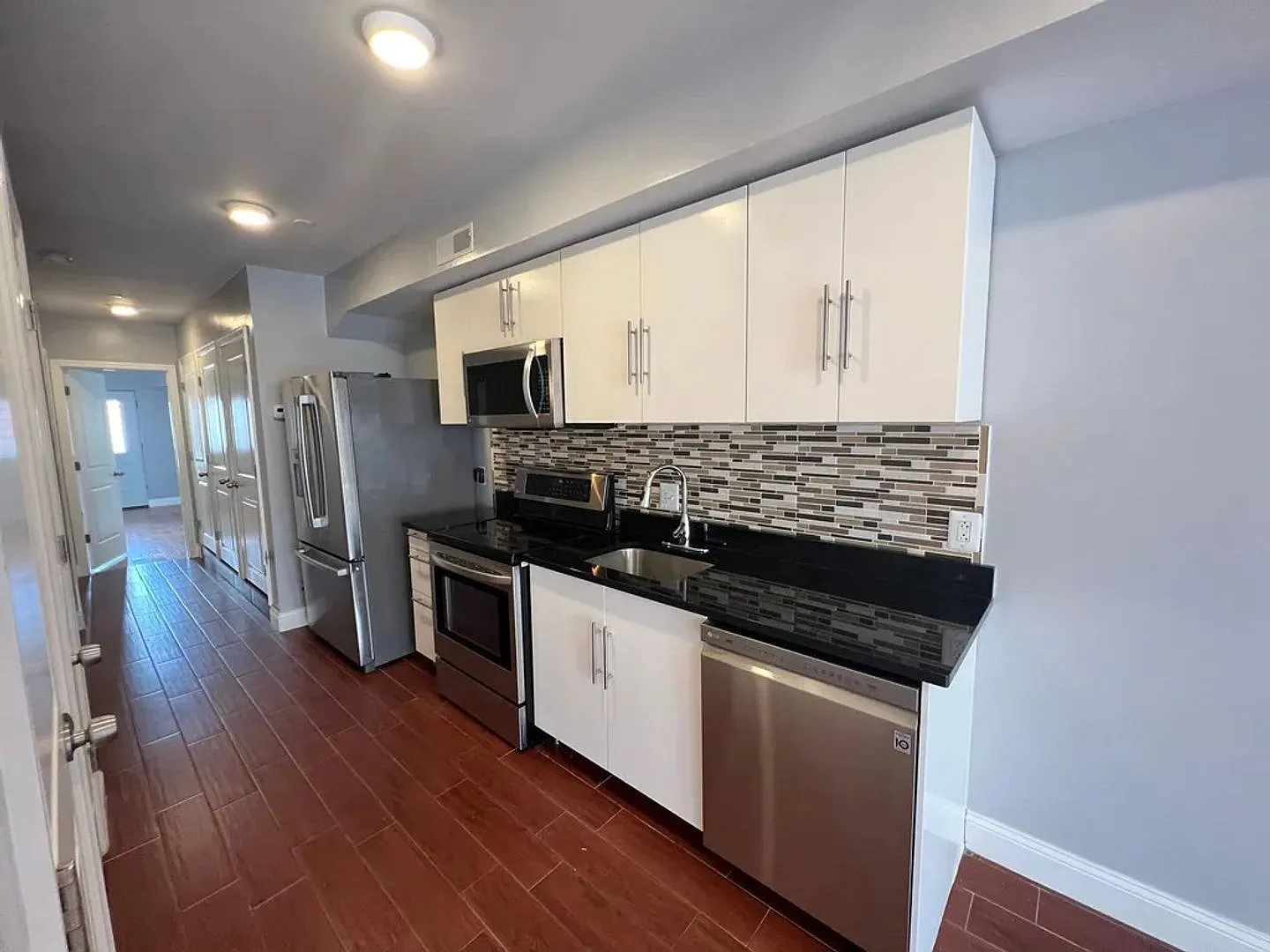 615 N 11th St — Photo 3