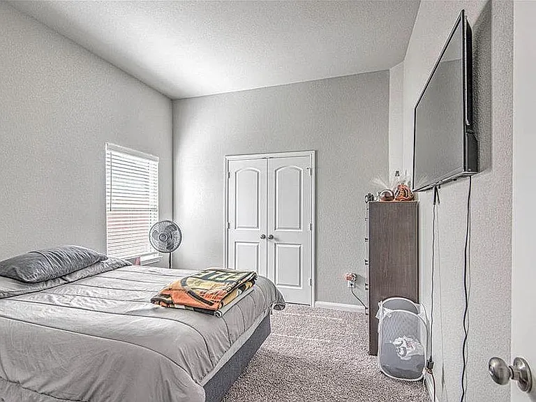 802 Fallbrook Dr — Photo 13