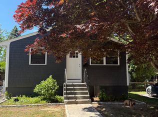 4 Peckham Ave #2, Newport, RI 02840