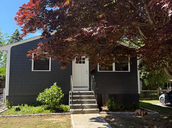 4 Peckham Ave #2, Newport, RI 02840