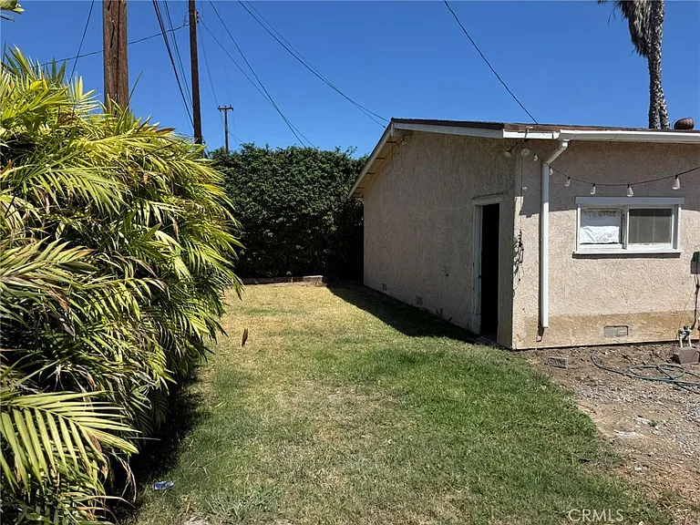 1041 W Acacia Ave — Photo 24