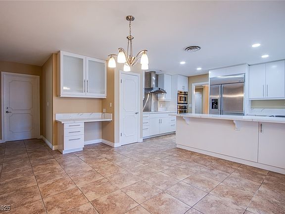 5th image of 3699 Mountcrest Dr