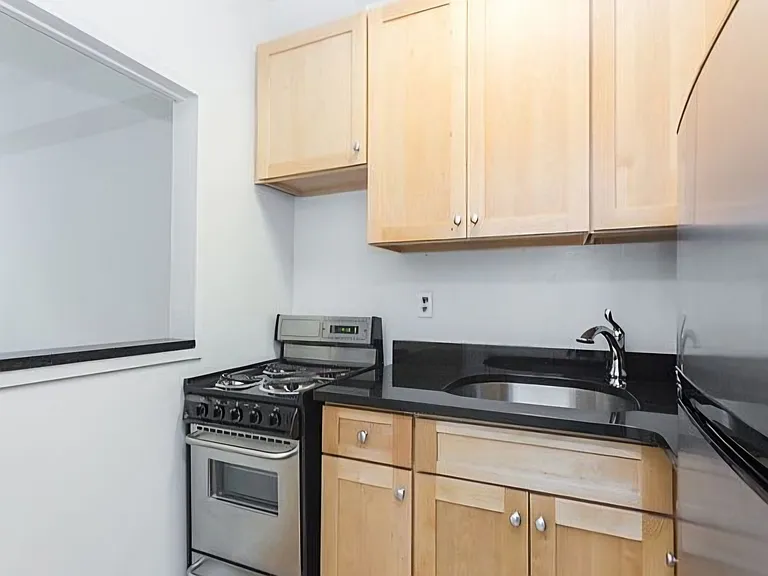 1665 1st Ave #1B — Photo 1