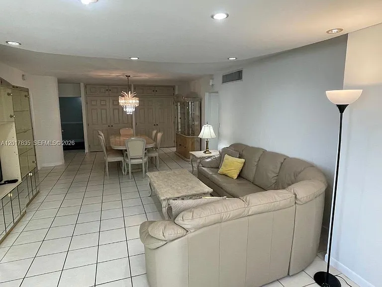 5005 Collins Ave #424 — Photo 3