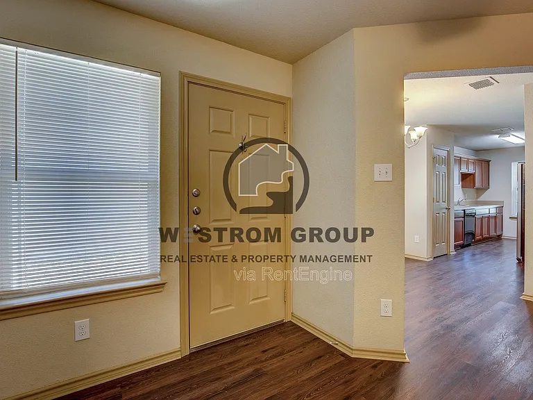 10721 Deauville Dr — Photo 6