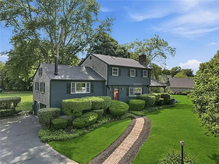 131 Taylor Rd — Photo 1