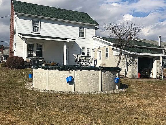 3rd image of 604 E 2nd St
