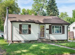 2212 1st Ave N, Grand Forks, ND 58203