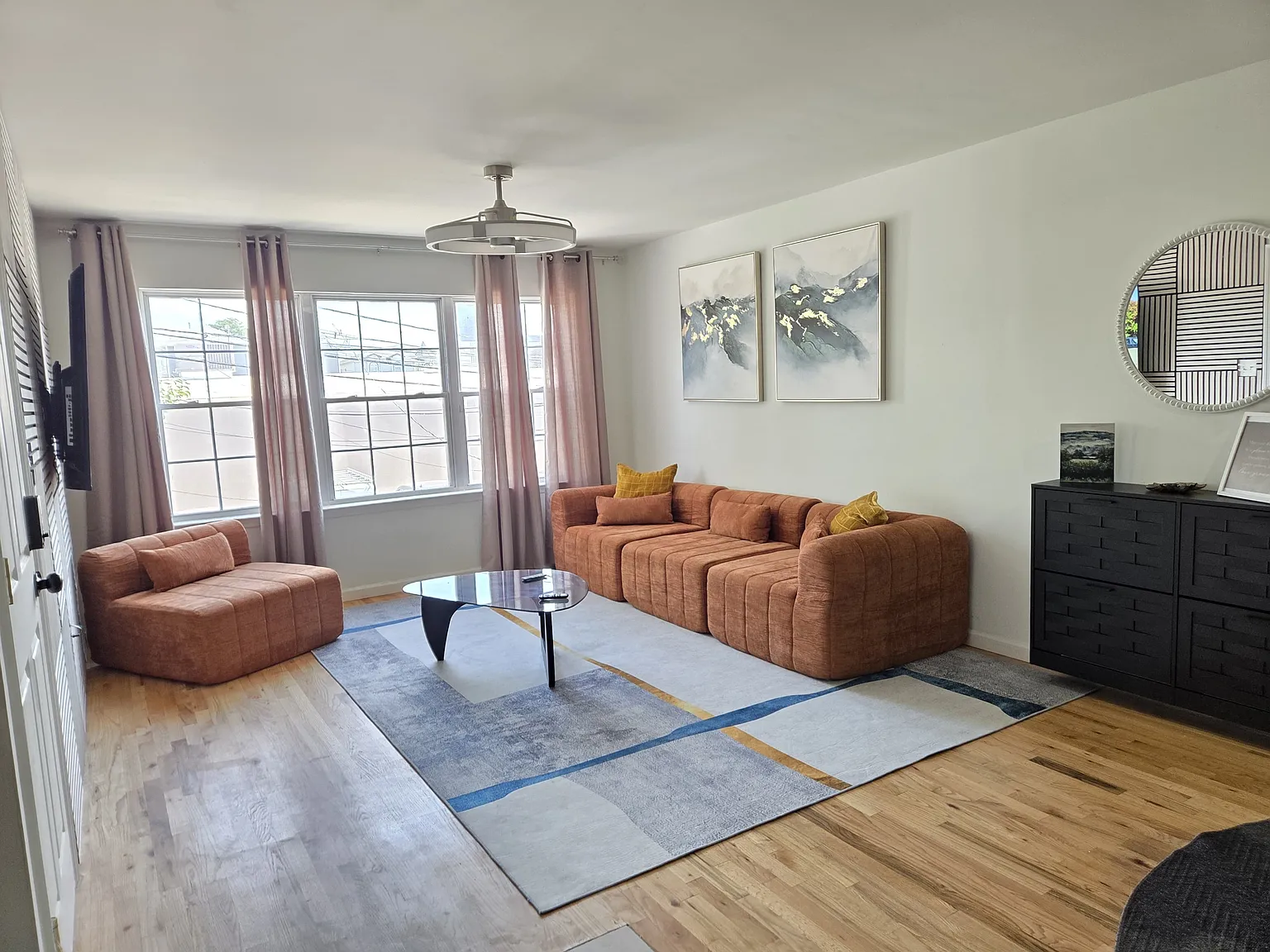 3 bed, 2440 sqft, $1,300 — Photo 3