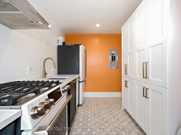 178 High Park Ave #UPPER — Photo 11