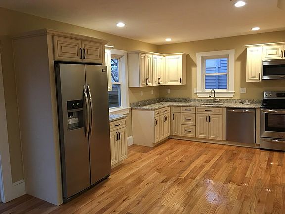 3rd image of 47 Mountain Ave