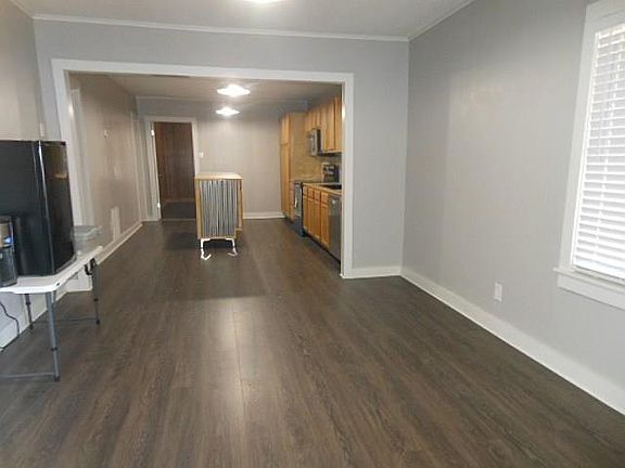 5th image of 600 S Walnut St