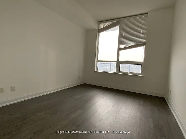 75 N Park Rd #402 — Photo 12
