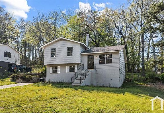 4th image of 2836 Creek Ln NE