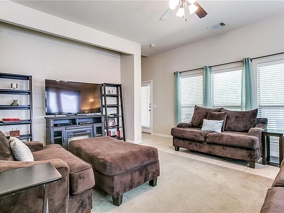 5th image of 1102 Thicket Dr