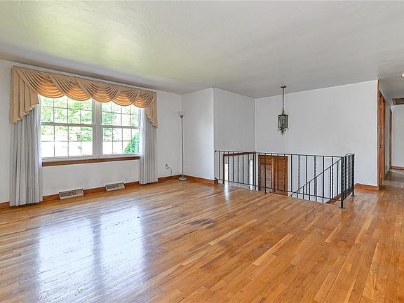 2nd image of 129 Timberlane Dr