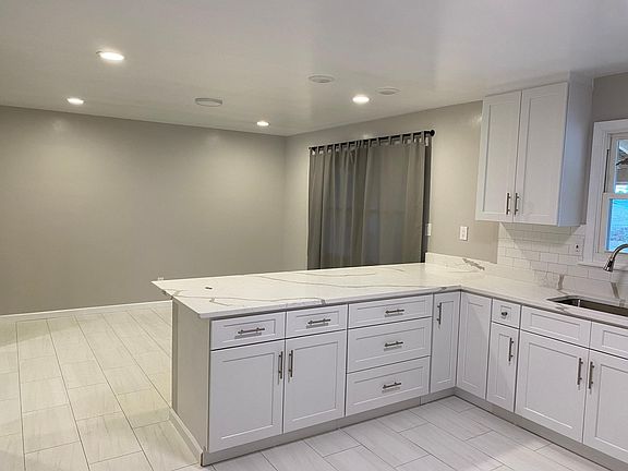 4th image of 7820 Farrs Ln
